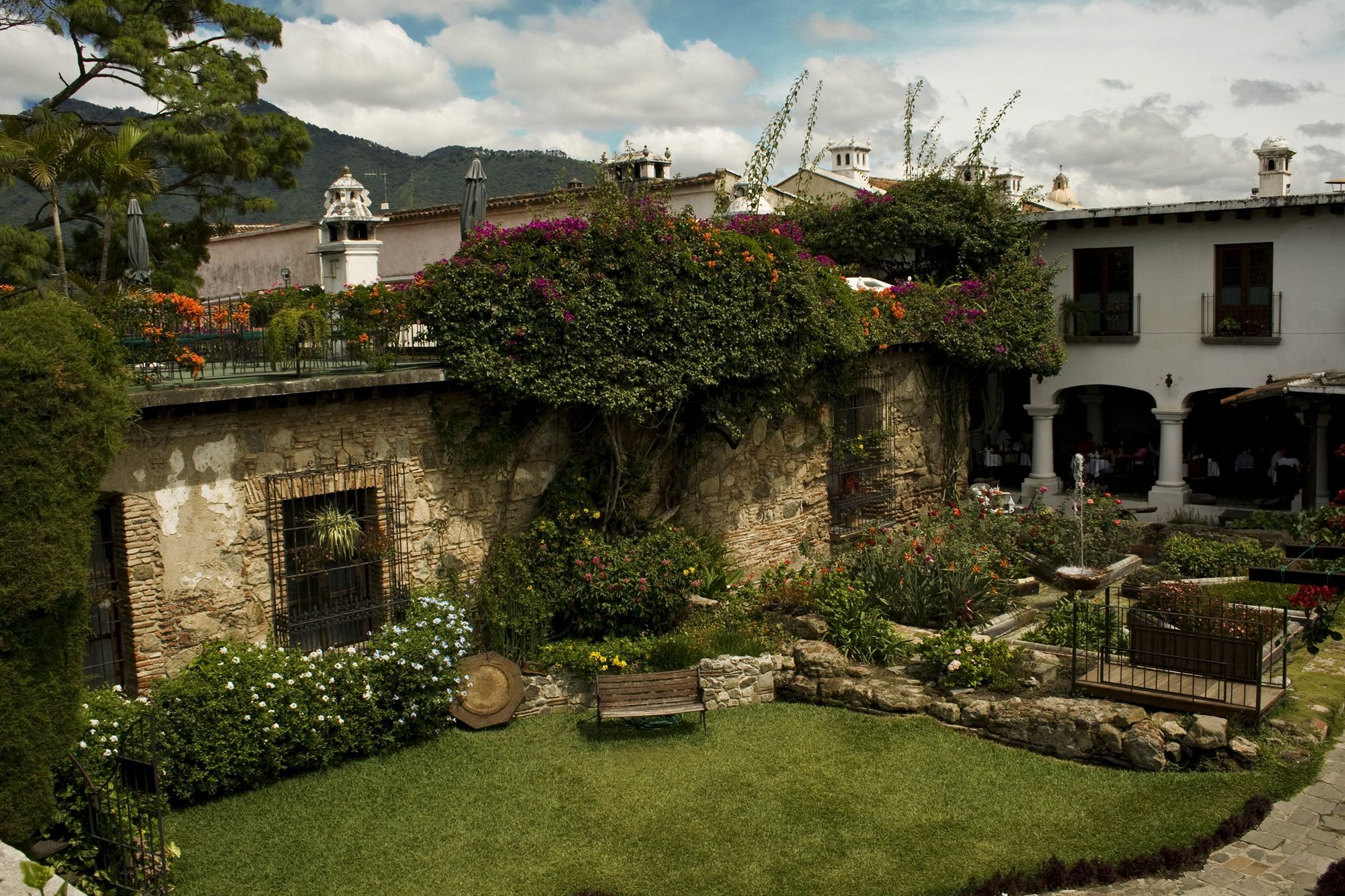 Hotel Posada De Don Rodrigo Antigua Exterior foto